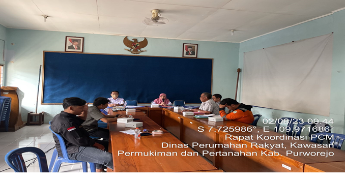 Rapat Koordinasi Progres Kegiatan Pembangunan Jalan Kelurahan Cangkrep Kidul dan Pembangunan PSU Bencana di Jelok