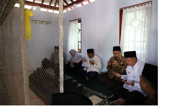 Ziarah Ke Makam Pendiri  Purworejo